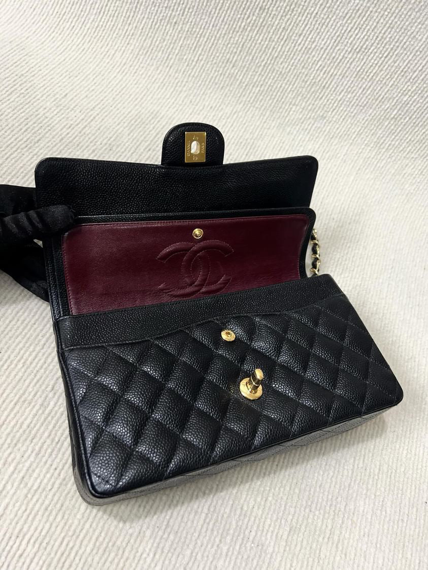 Chanel black caviar medium classic flap GHW