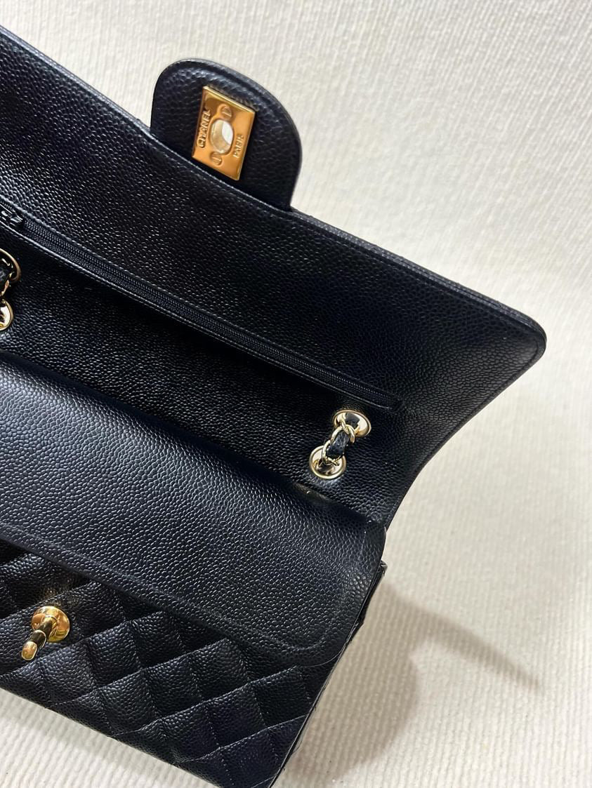 Chanel black caviar medium classic flap GHW