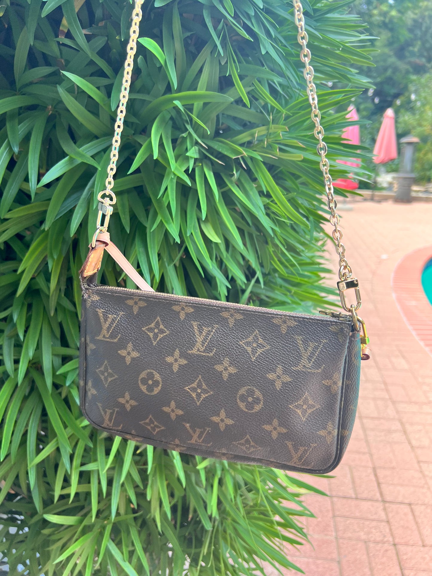 Louis Vuitton monogram vintage pochette accessories