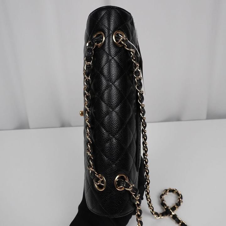 Chanel Black caviar GHW medium classic flap bag