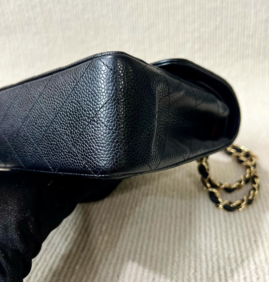 Chanel black caviar medium classic flap GHW