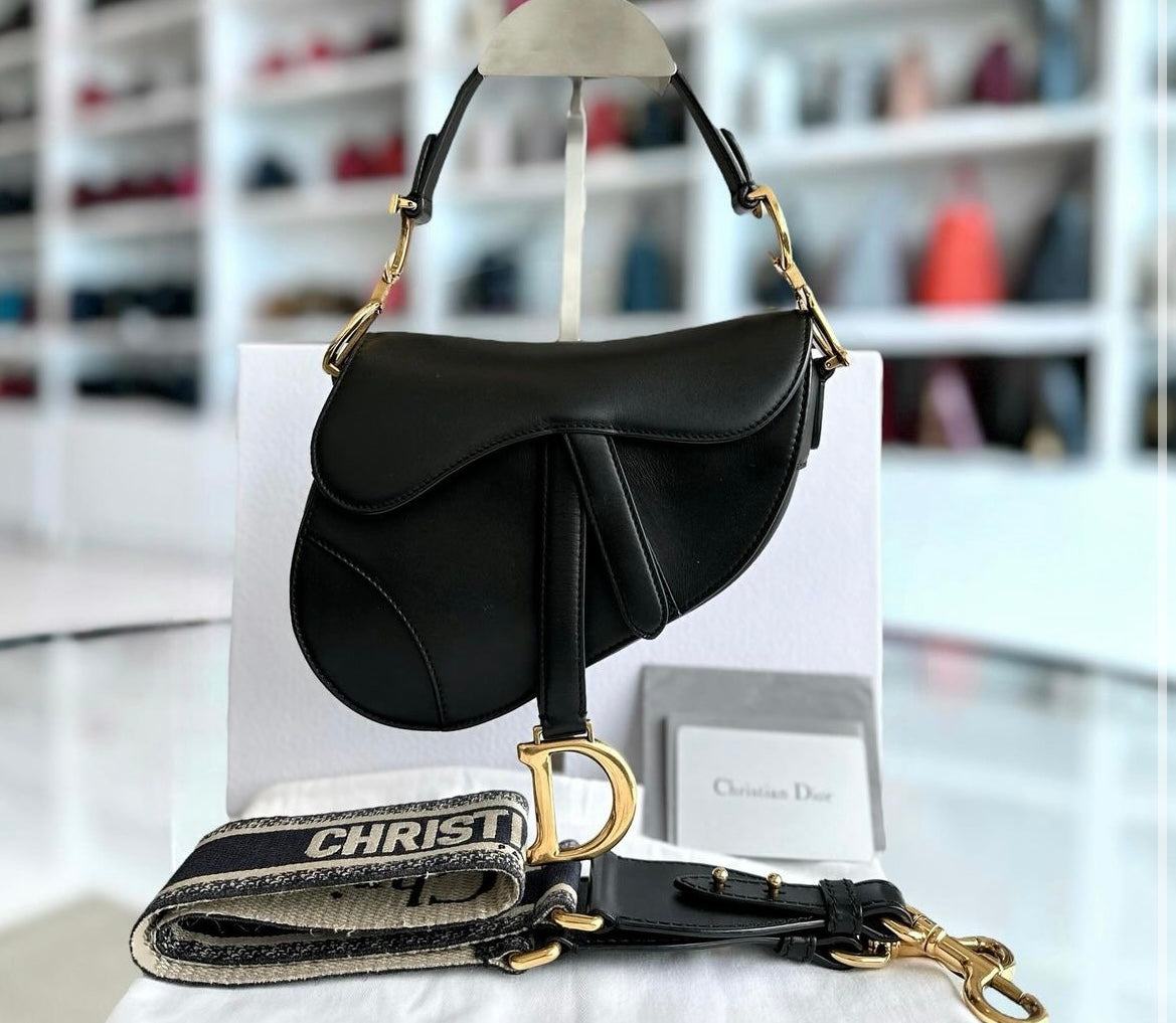 Christian Dior Saddle Smooth
Calfskin Black GHW Shoulder Bag