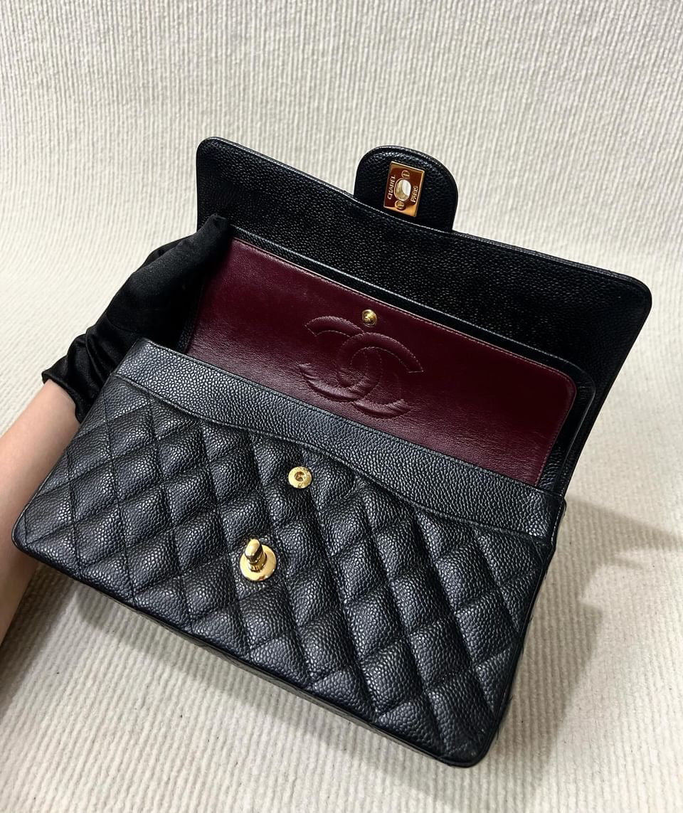 Chanel black caviar medium classic flap GHW
