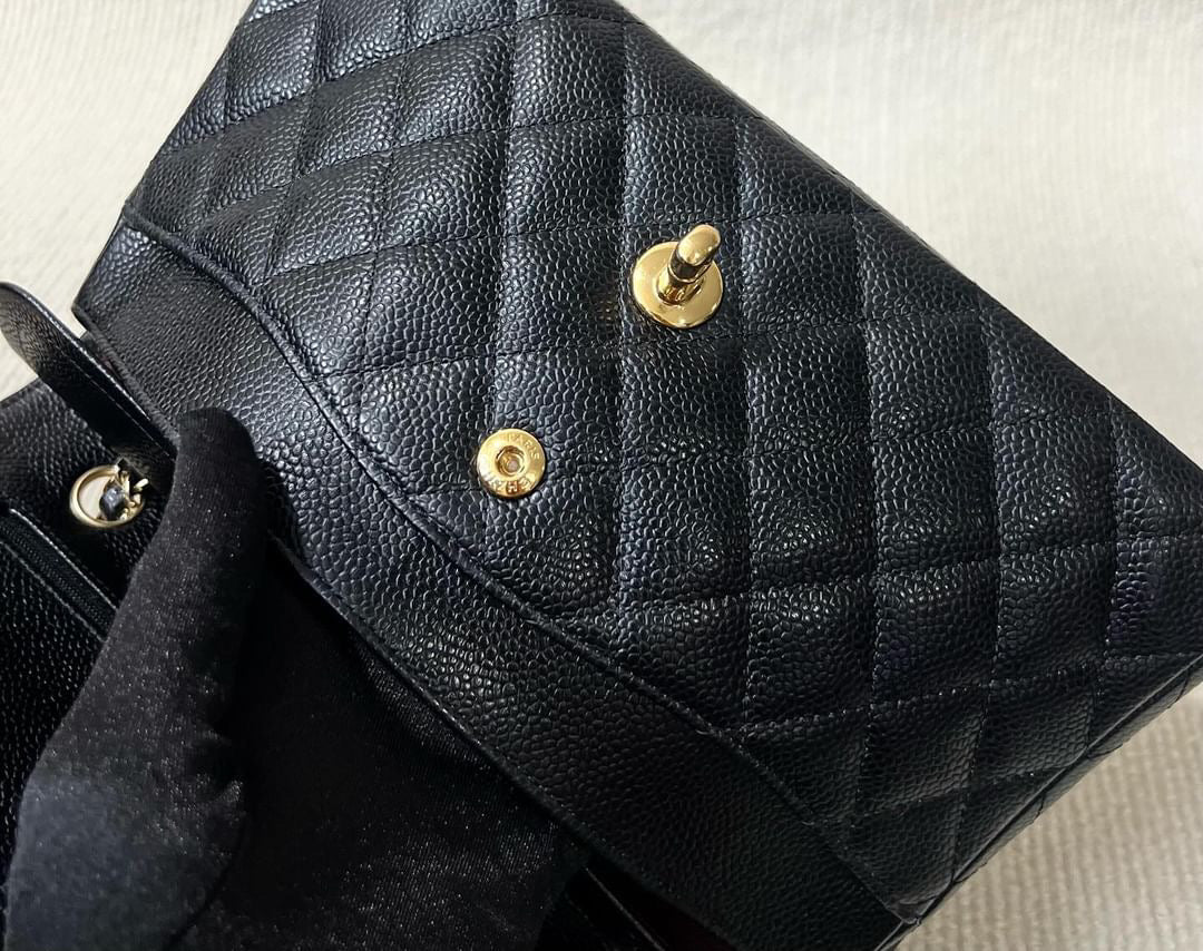 Chanel black caviar medium classic flap GHW
