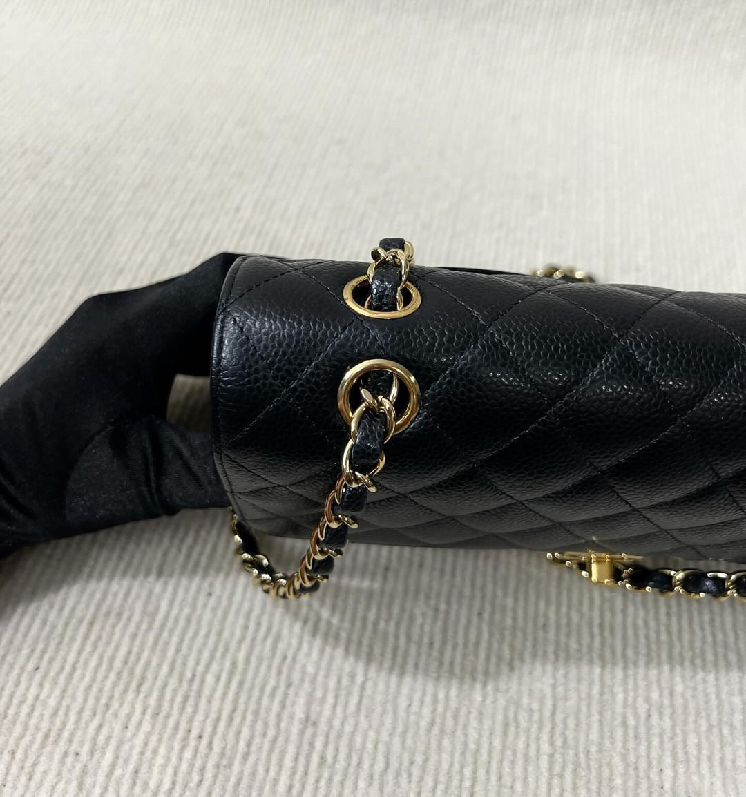 Chanel black caviar medium classic flap GHW