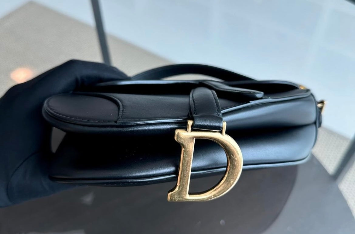 Christian Dior Saddle Smooth
Calfskin Black GHW Shoulder Bag