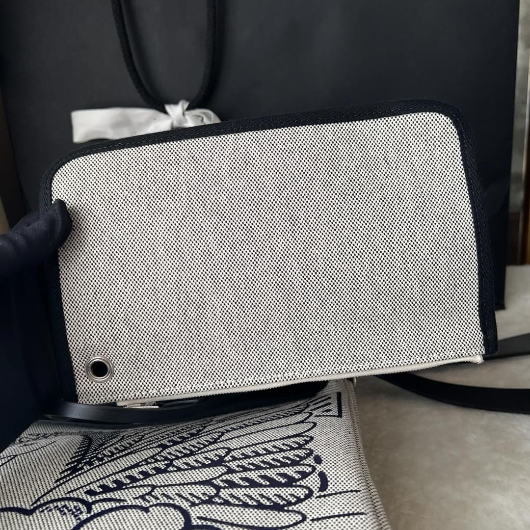 Hermes Herbag Zip PM 31 Limited
Noir