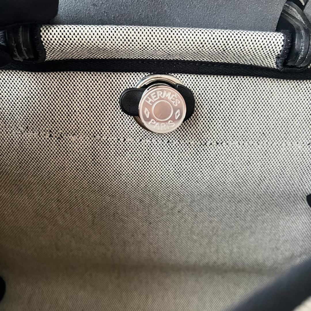 Hermes Herbag Zip PM 31 Limited
Noir