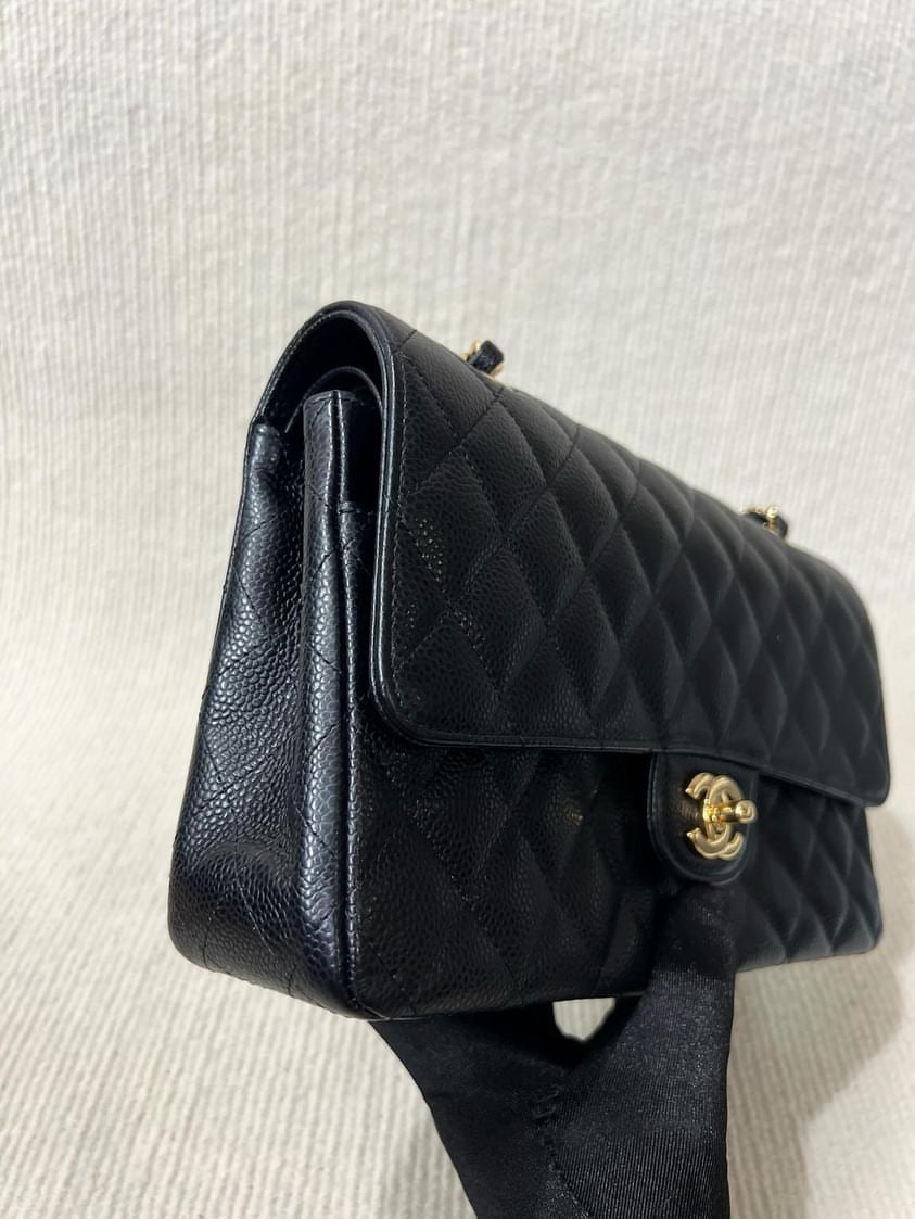 Chanel black caviar medium classic flap GHW
