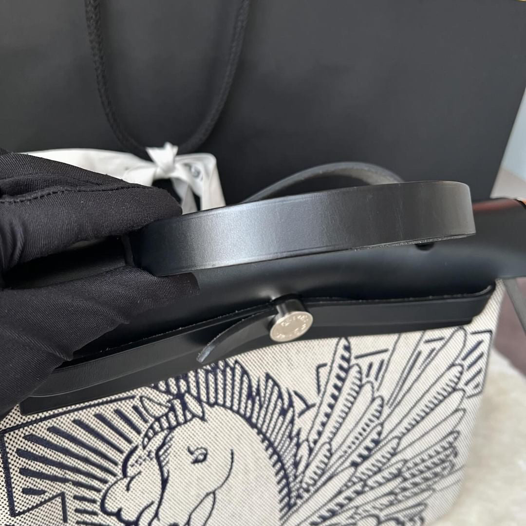Hermes Herbag Zip PM 31 Limited
Noir