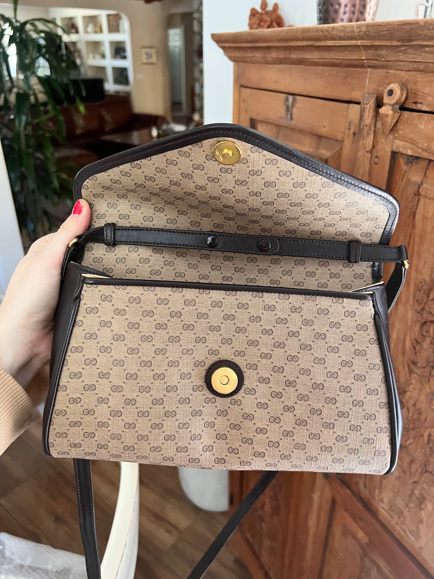 Vintage Gucci GG envelope crossbody shoulder bag partial payment