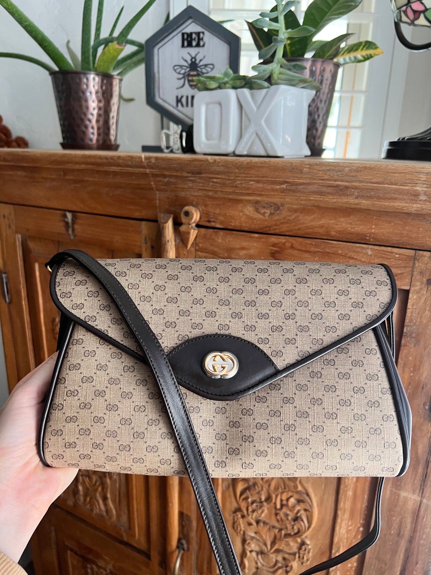 Vintage Gucci GG envelope crossbody shoulder bag partial payment
