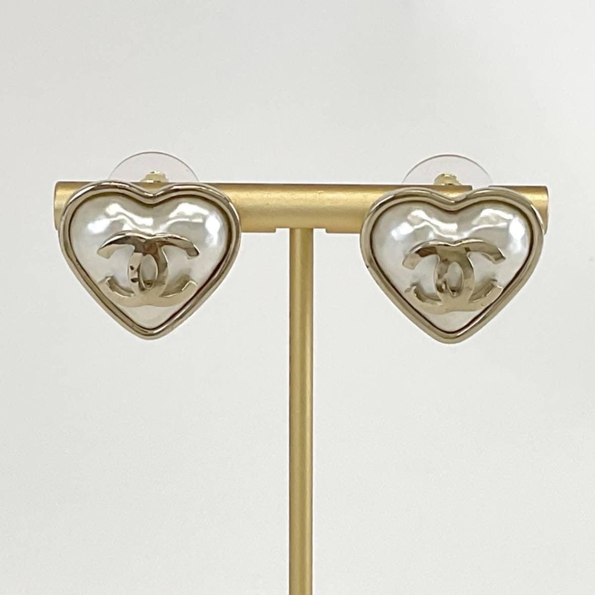 Chanel Pearl CC heart gold earring studs