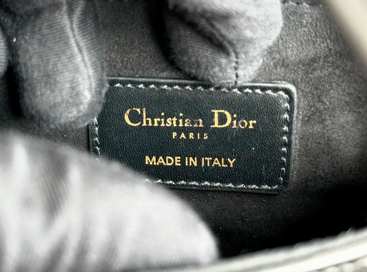 Christian Dior Saddle Smooth
Calfskin Black GHW Shoulder Bag