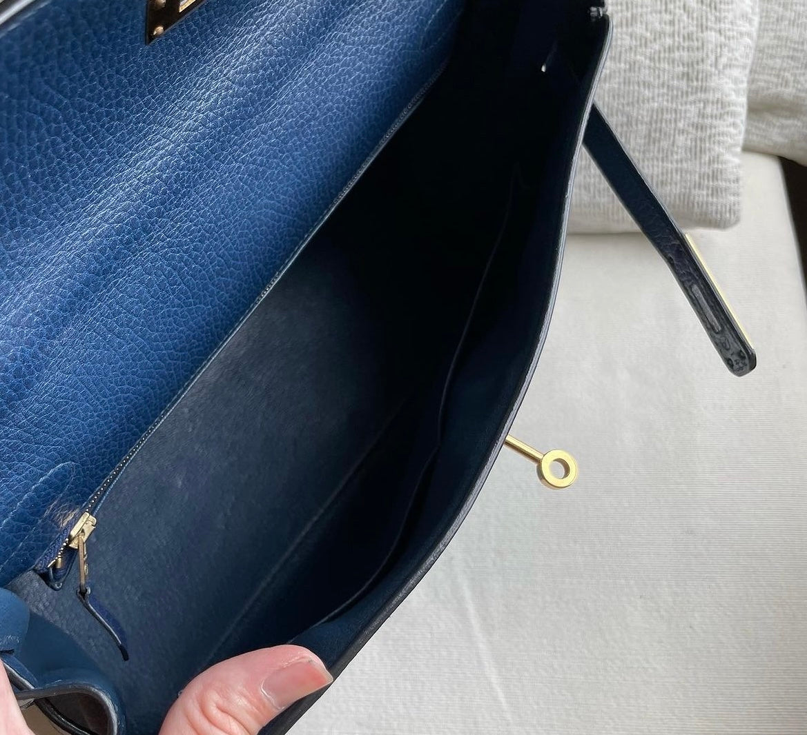 Kelly 32 Retourne Blue Ardennes Gold
Hardware