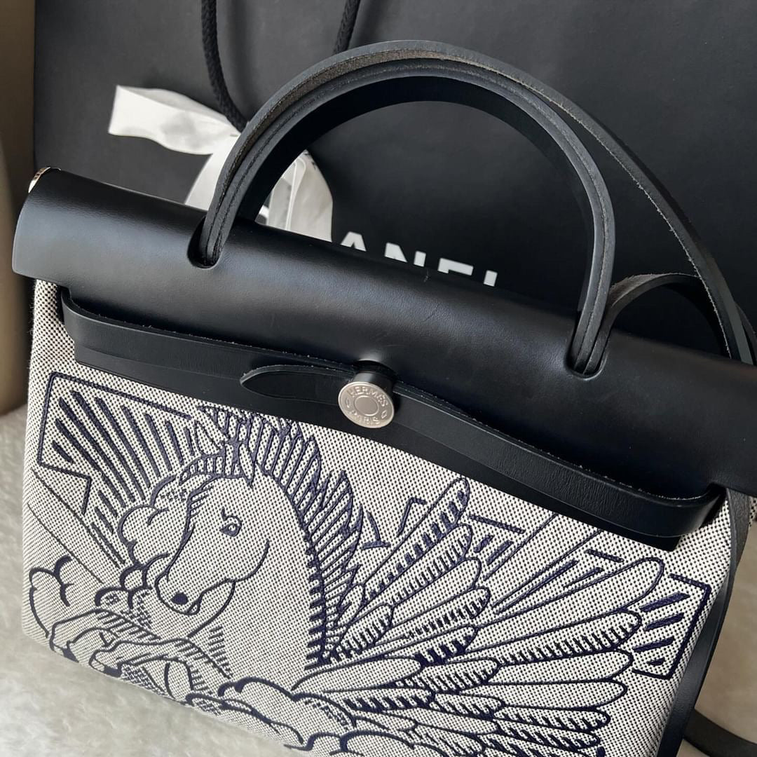 Hermes Herbag Zip PM 31 Limited
Noir