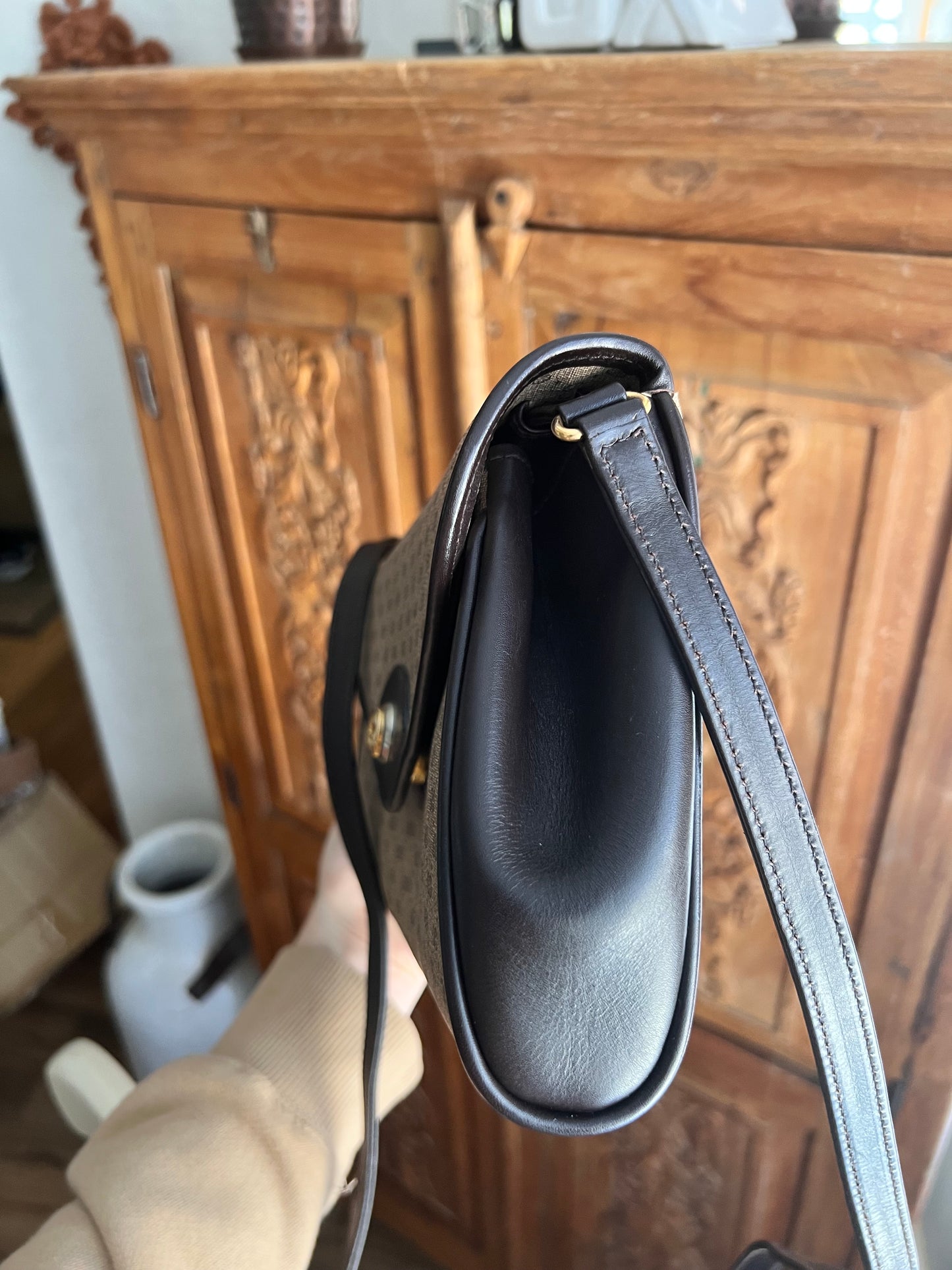 Vintage Gucci GG envelope crossbody shoulder bag partial payment