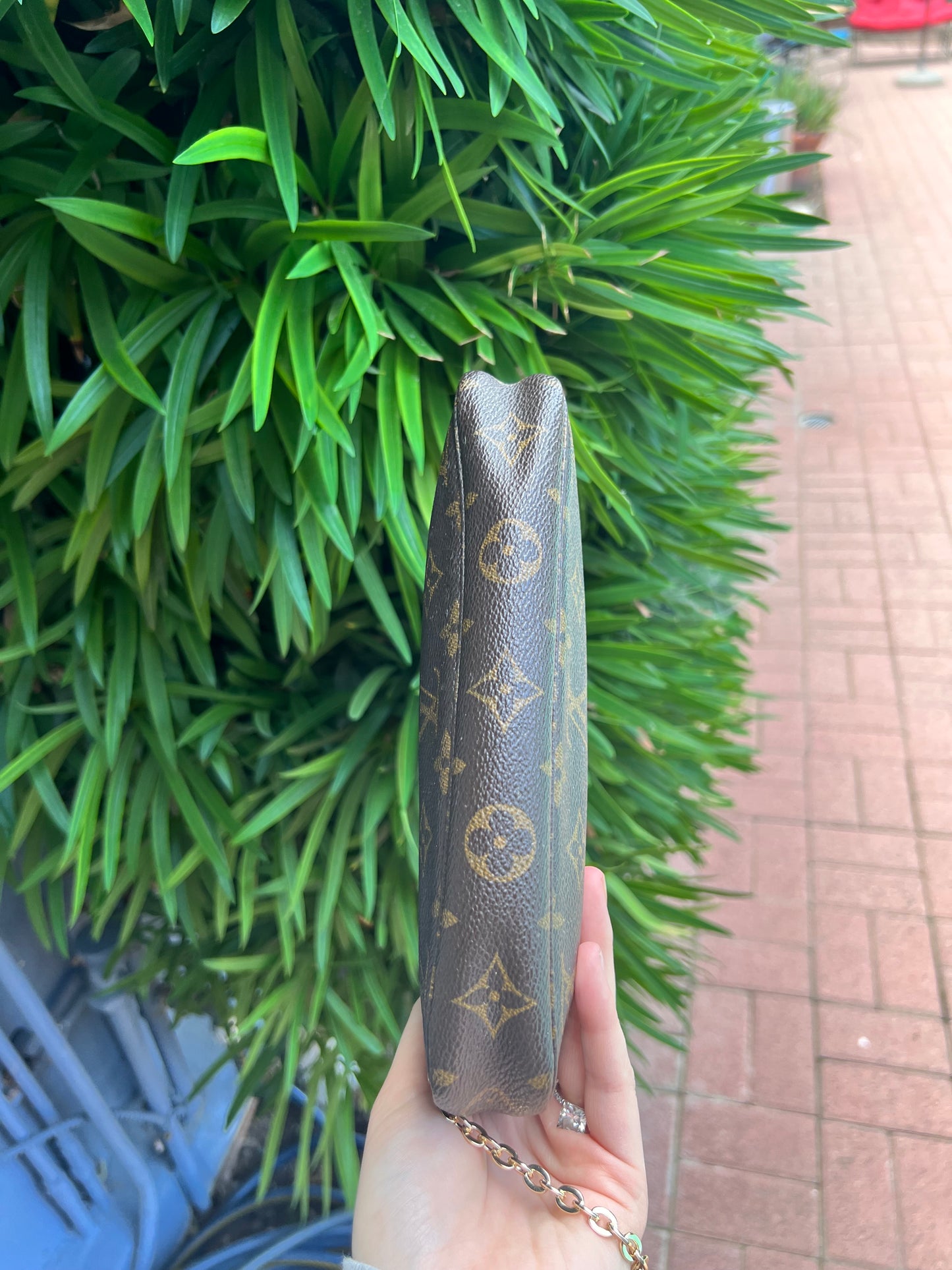 Louis Vuitton monogram vintage pochette accessories