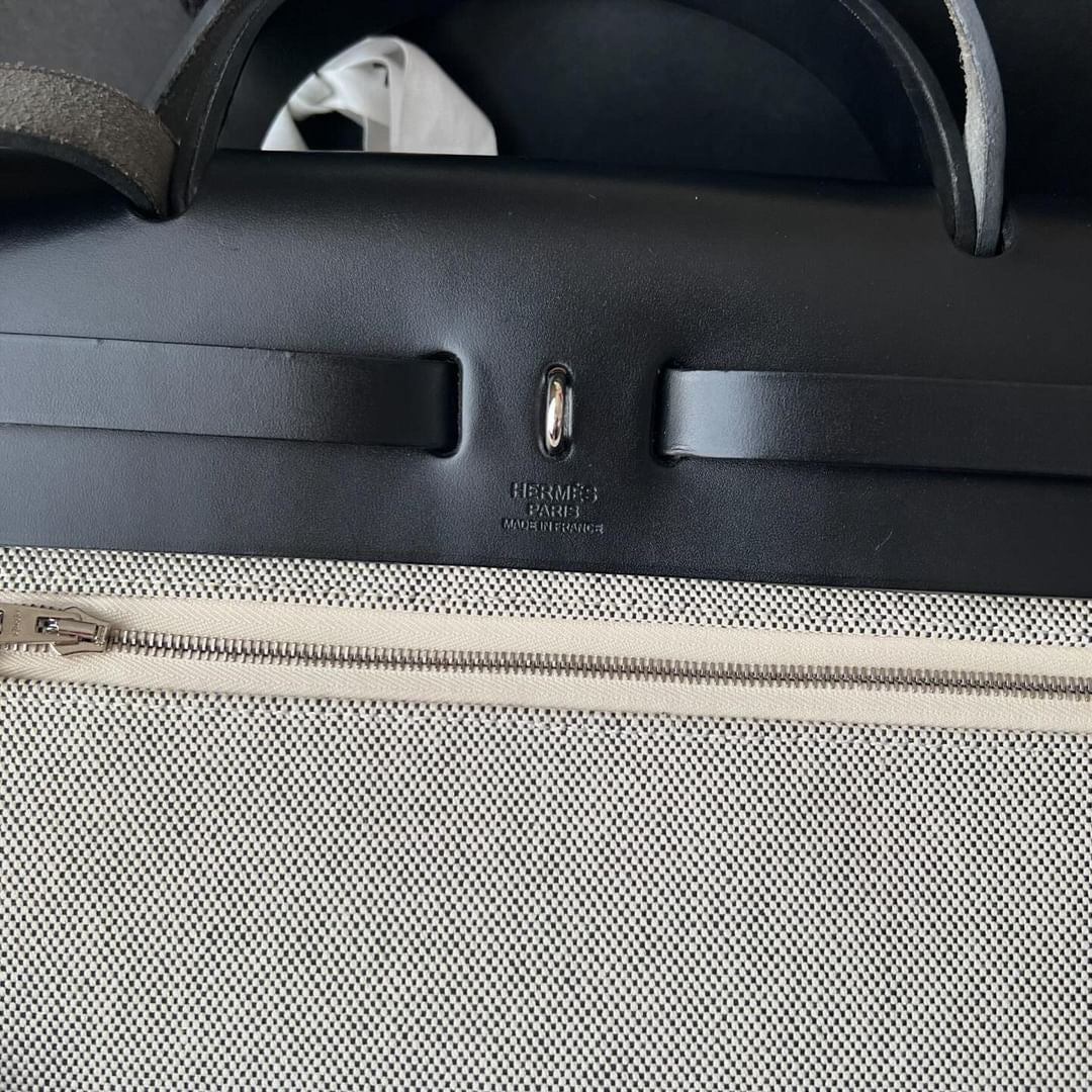 Hermes Herbag Zip PM 31 Limited
Noir