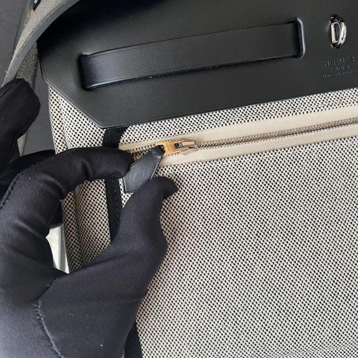 Hermes Herbag Zip PM 31 Limited
Noir