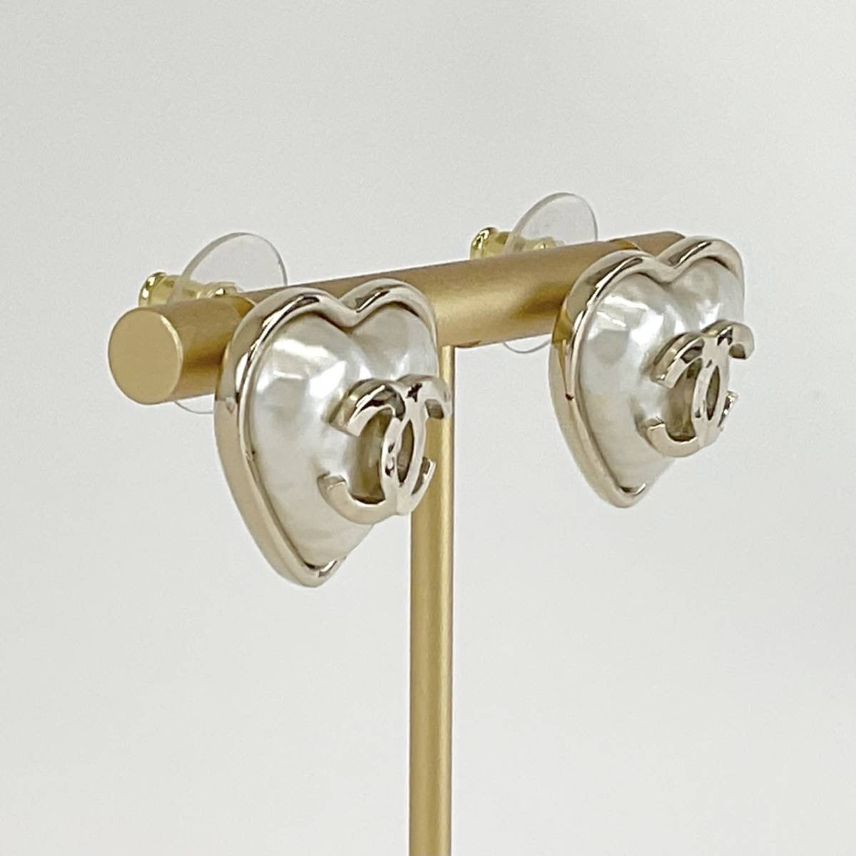 Chanel Pearl CC heart gold earring studs