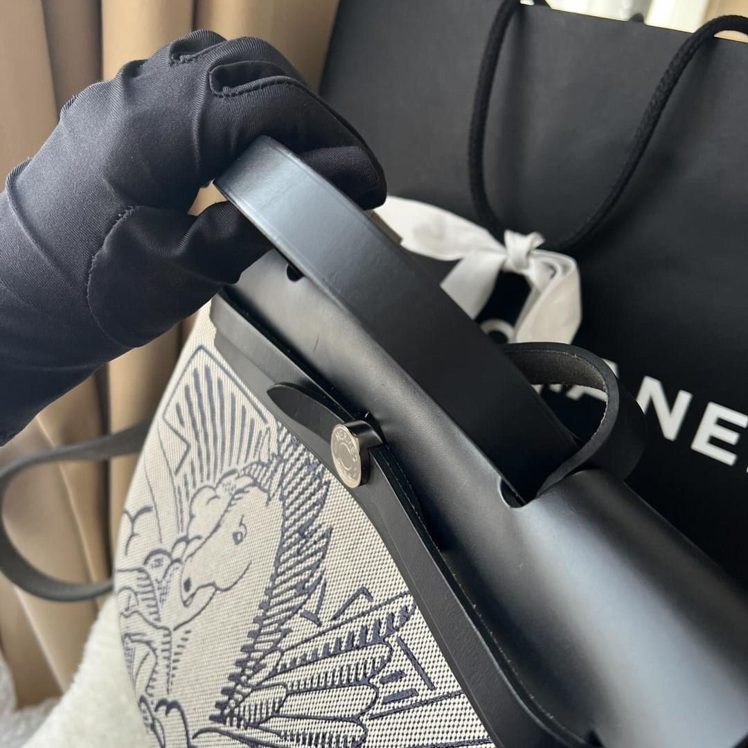Hermes Herbag Zip PM 31 Limited
Noir