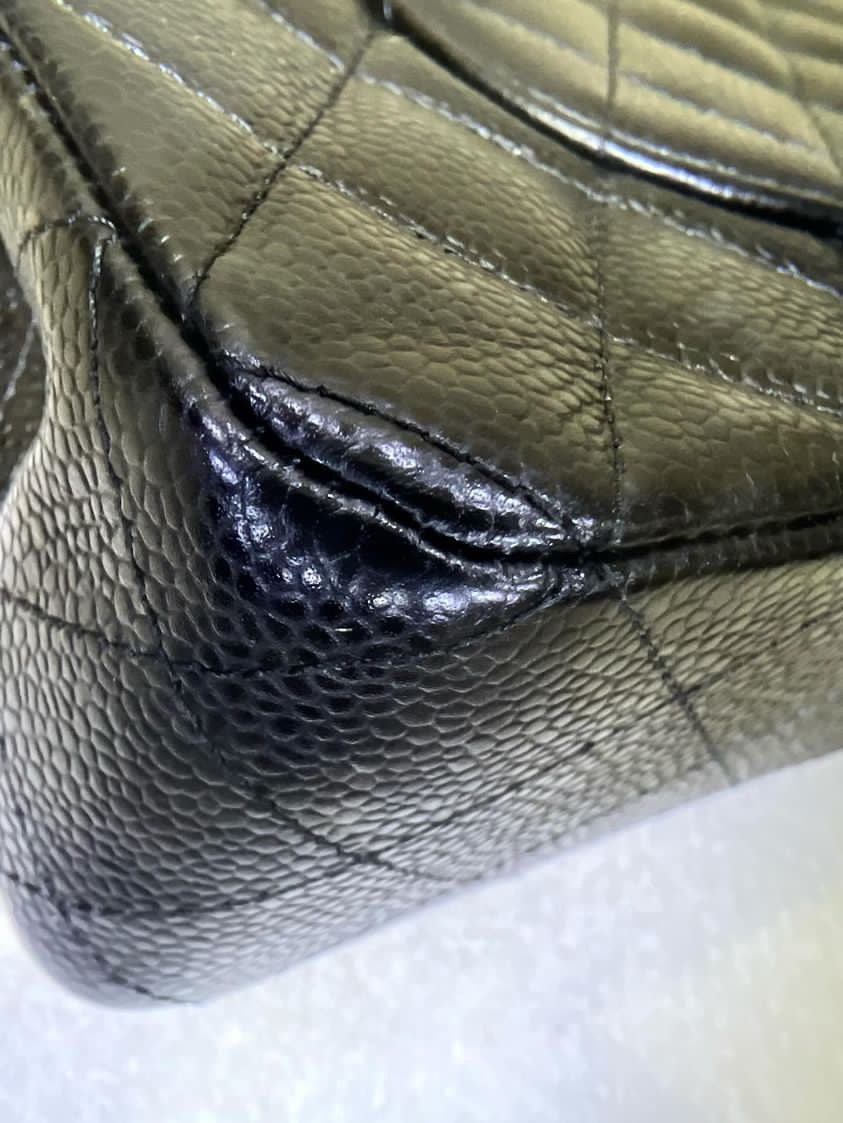 Chanel black caviar medium classic flap GHW