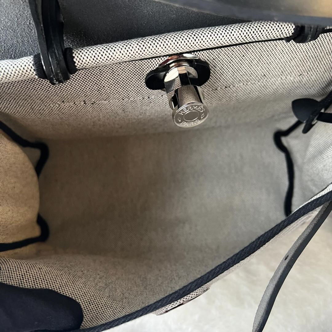 Hermes Herbag Zip PM 31 Limited
Noir