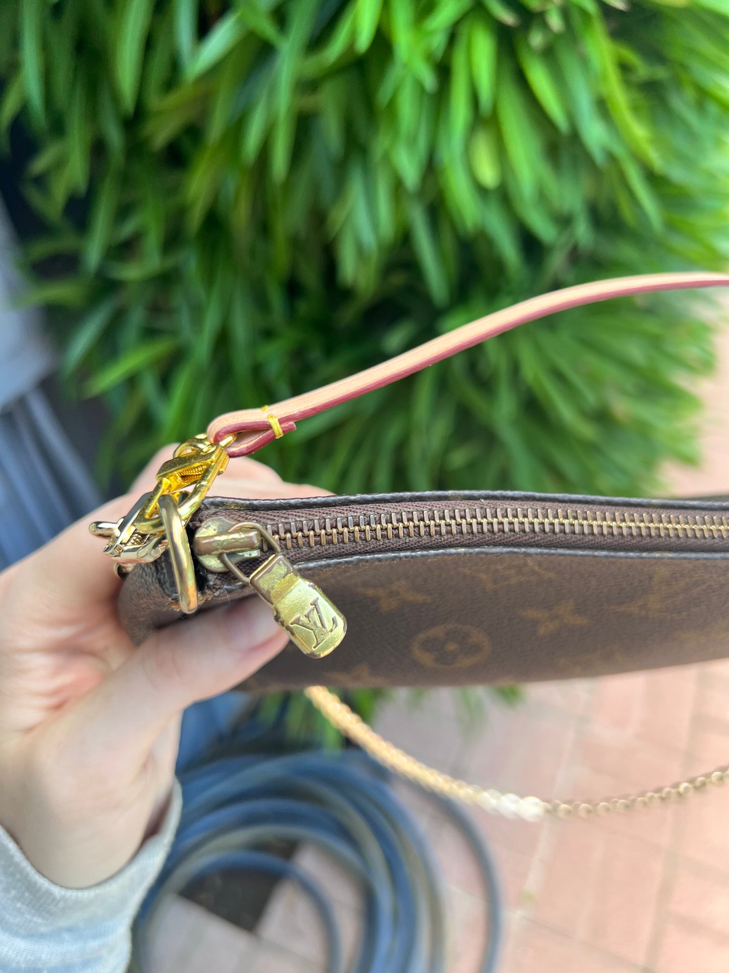 Louis Vuitton monogram vintage pochette accessories