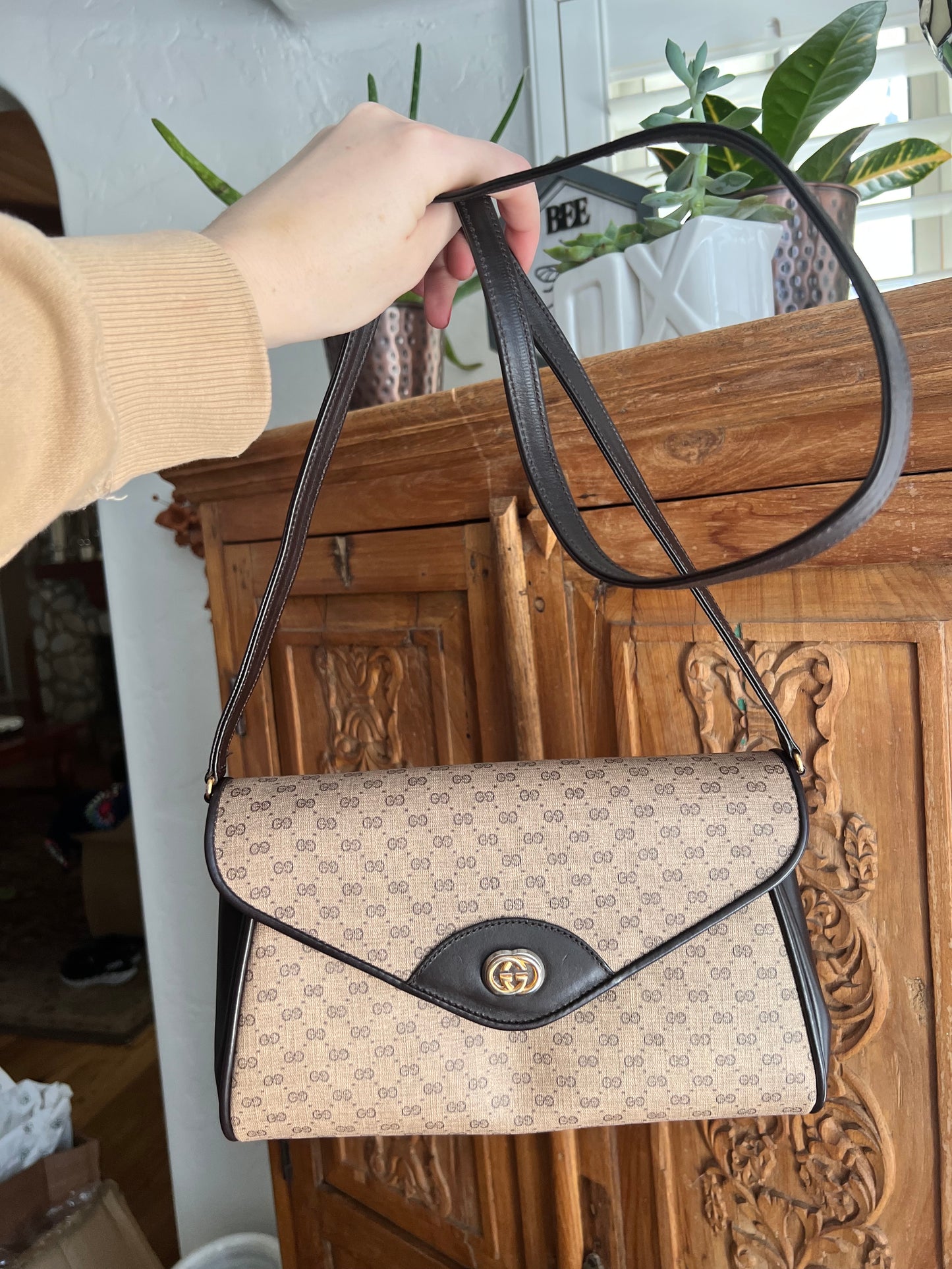 Vintage Gucci GG envelope crossbody shoulder bag partial payment