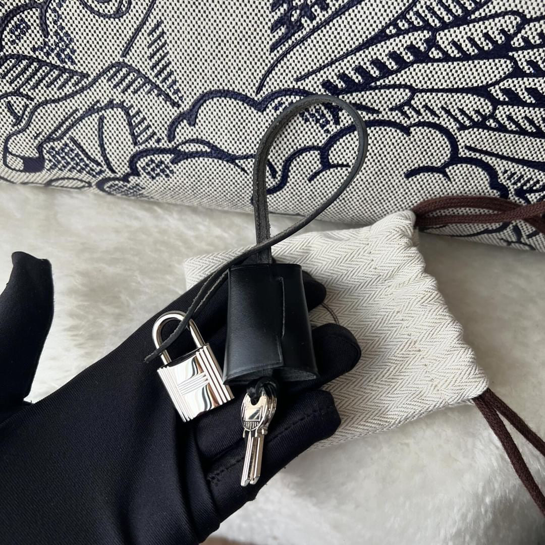 Hermes Herbag Zip PM 31 Limited
Noir