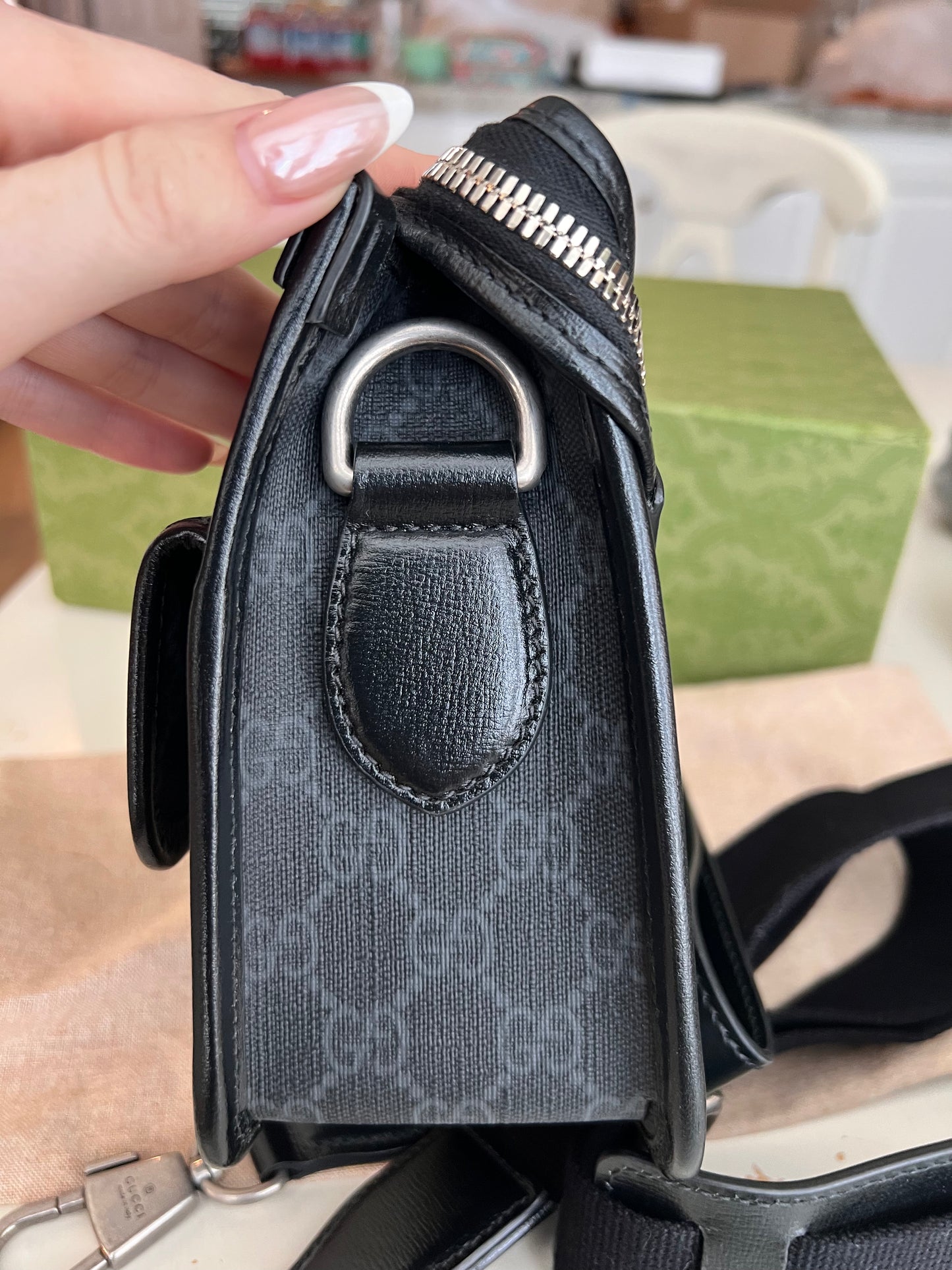 RARE! Gucci GG supreme black small messenger crossbody / wristlet bag
