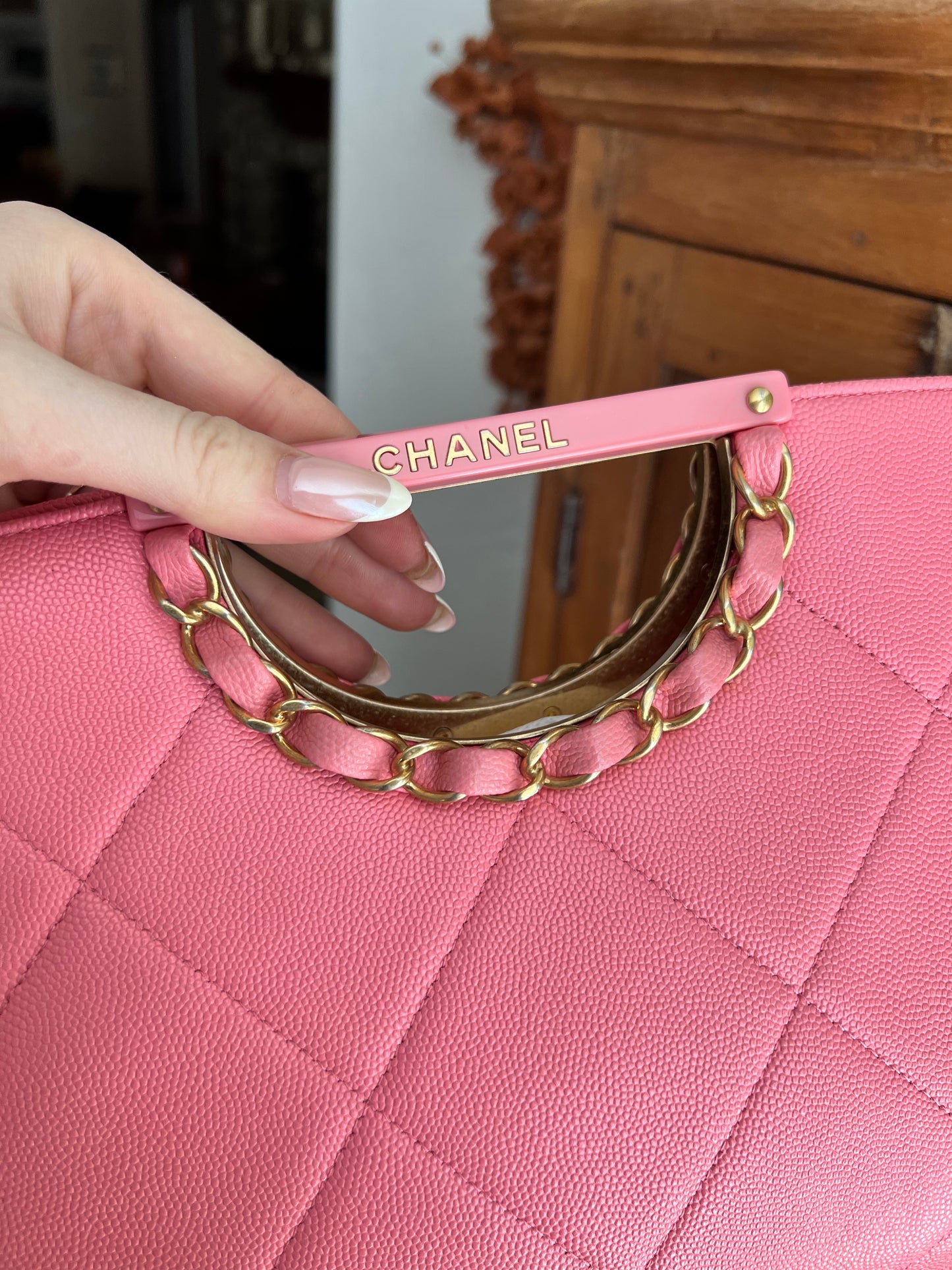 Rare! Chanel pink caviar large quilt cutout chain handle clutch