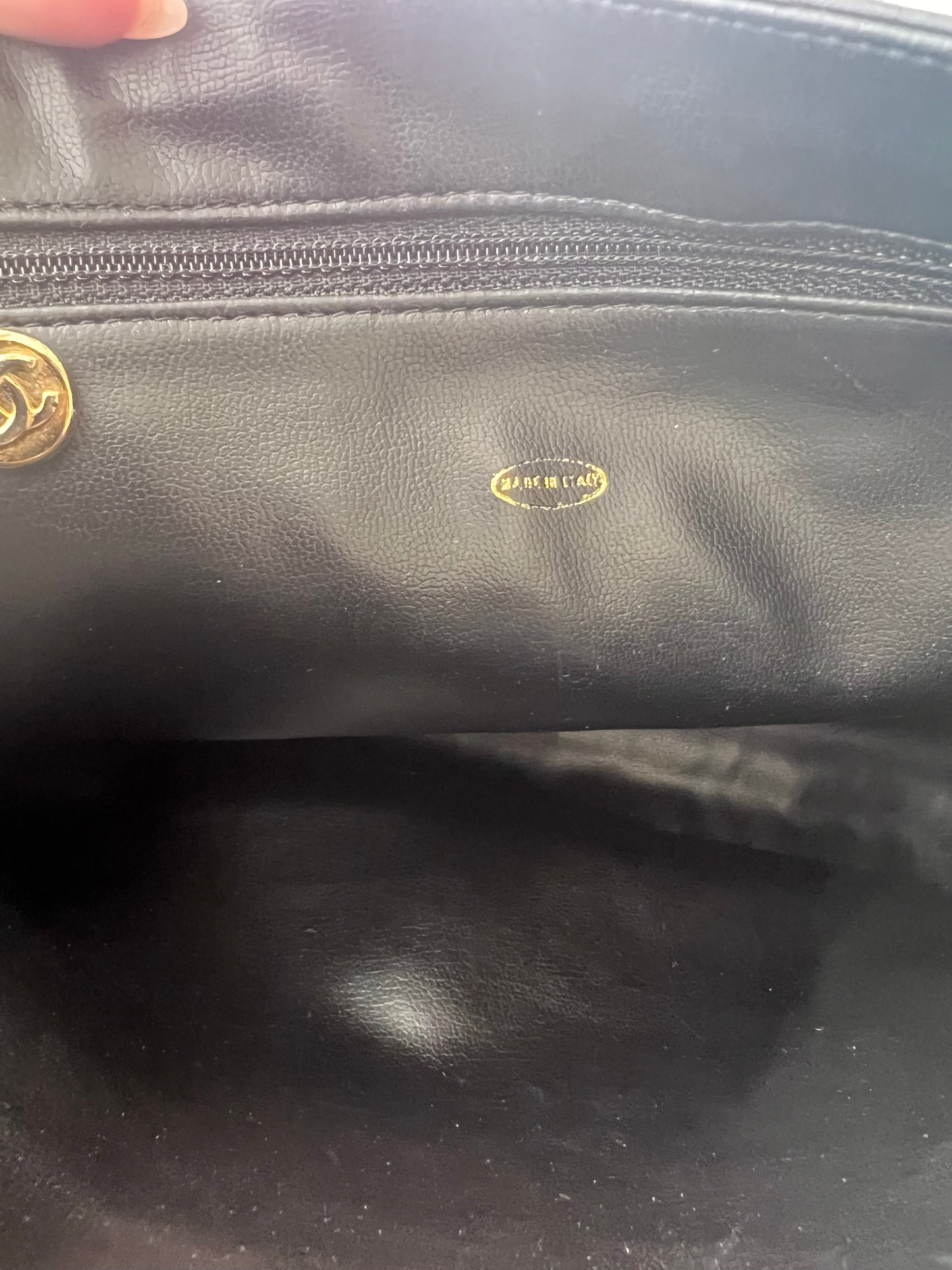 Rare! Vintage Chanel lambskin rounded flap crossbody shoulder bag