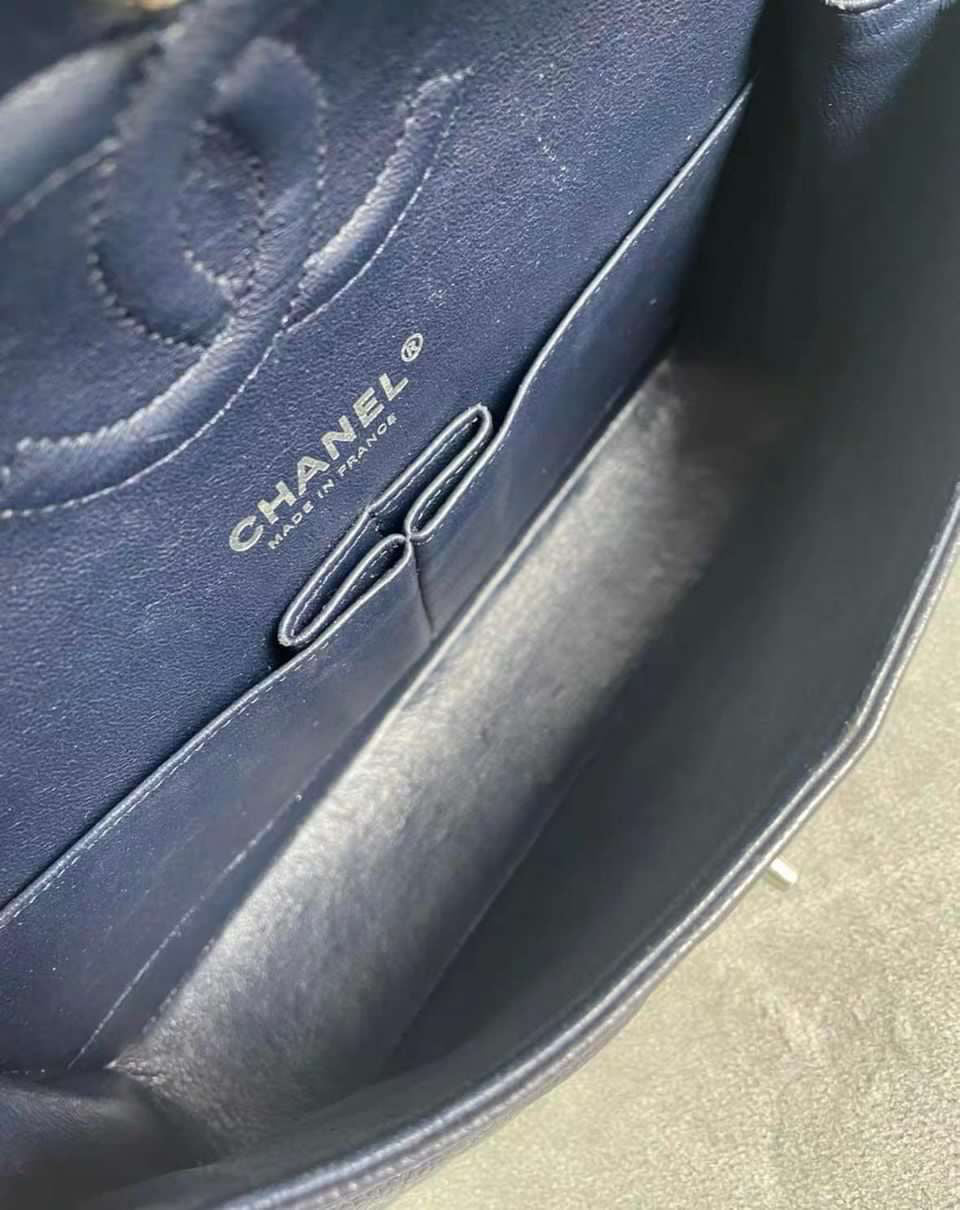 Chanel medium classic flap navy caviar SHW