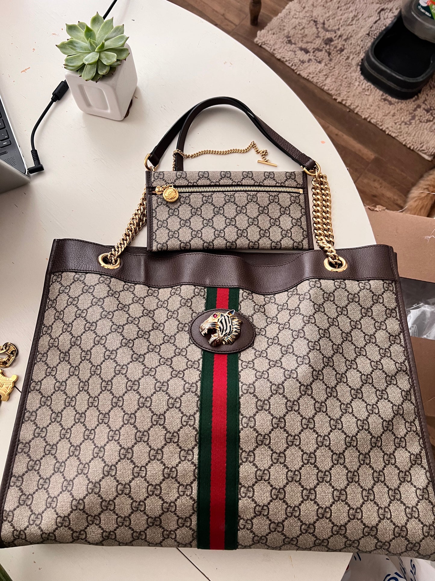 Gucci GG supreme tiger head large tote with pochette