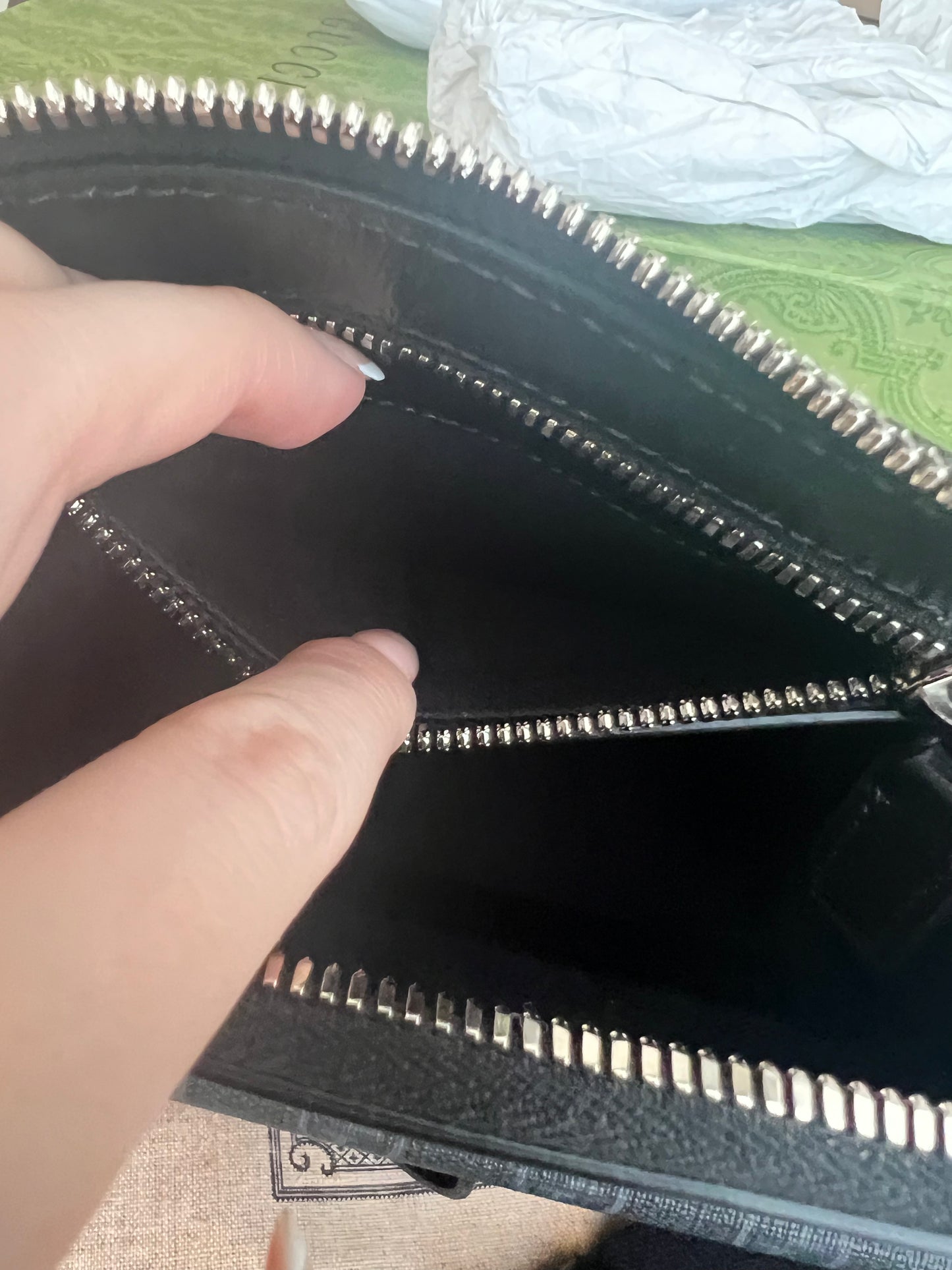 RARE! Gucci GG supreme black small messenger crossbody / wristlet bag