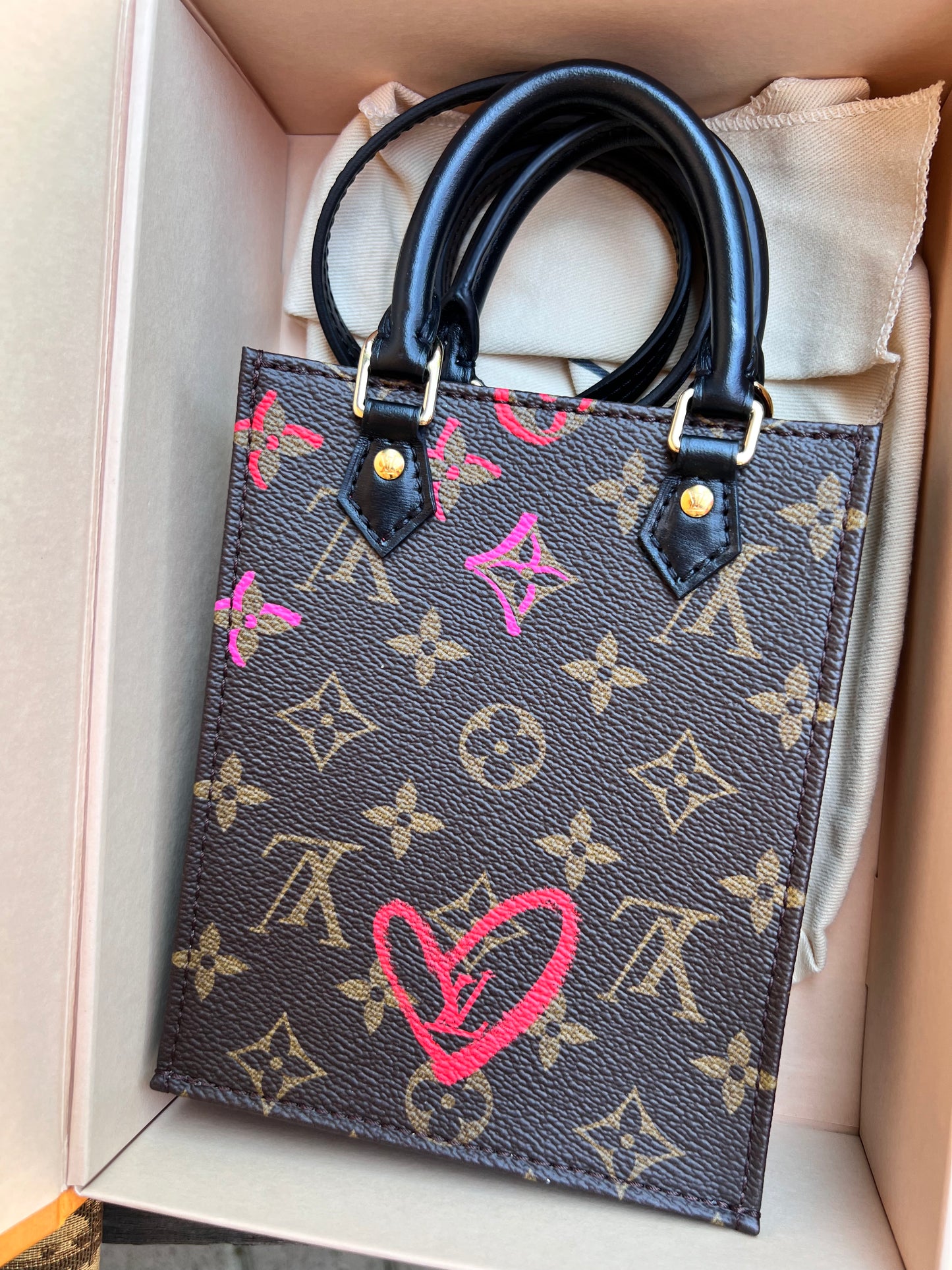 Louis Vuitton Limited Edition Fall in love mini sac plat