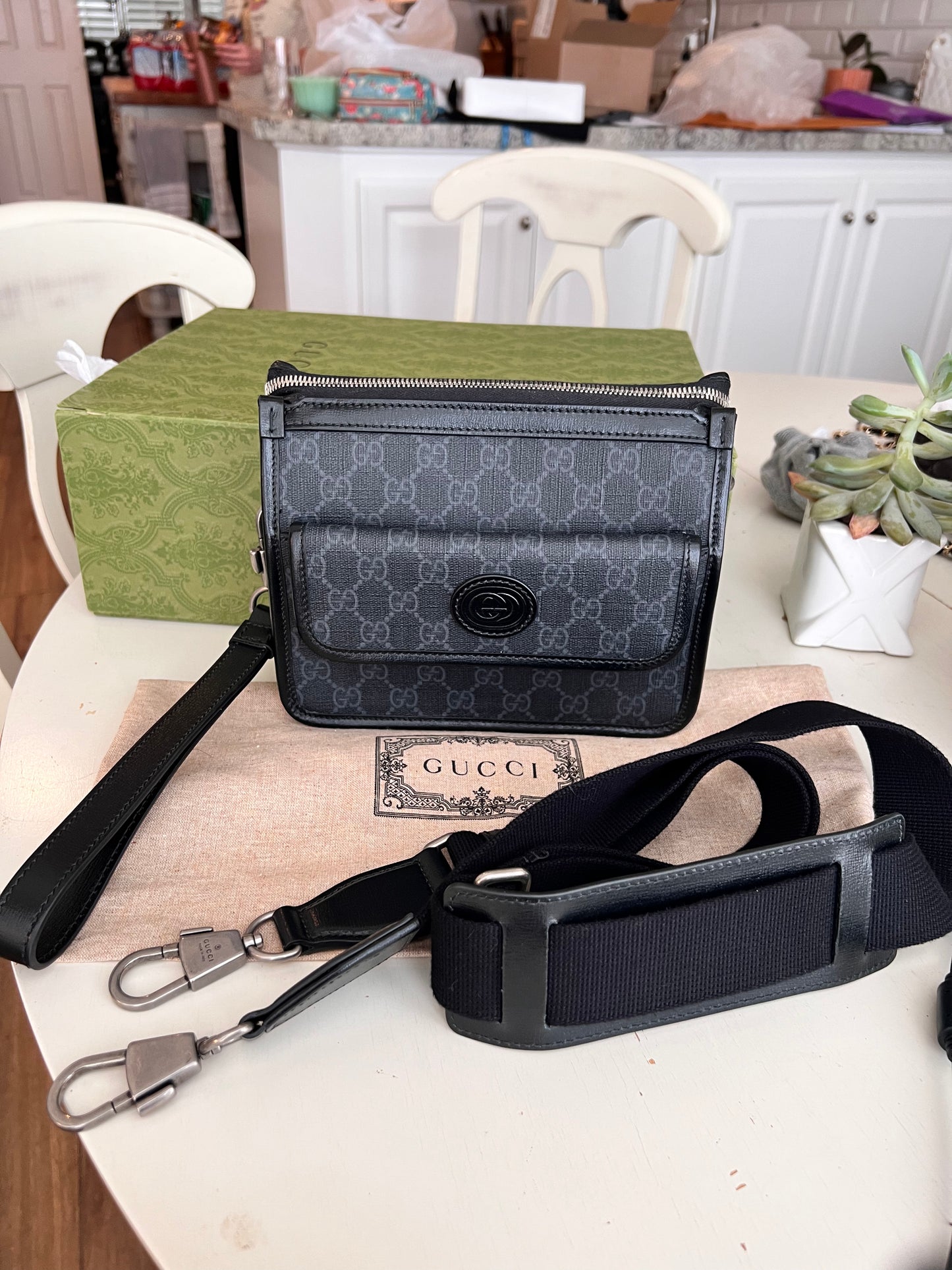 RARE! Gucci GG supreme black small messenger crossbody / wristlet bag