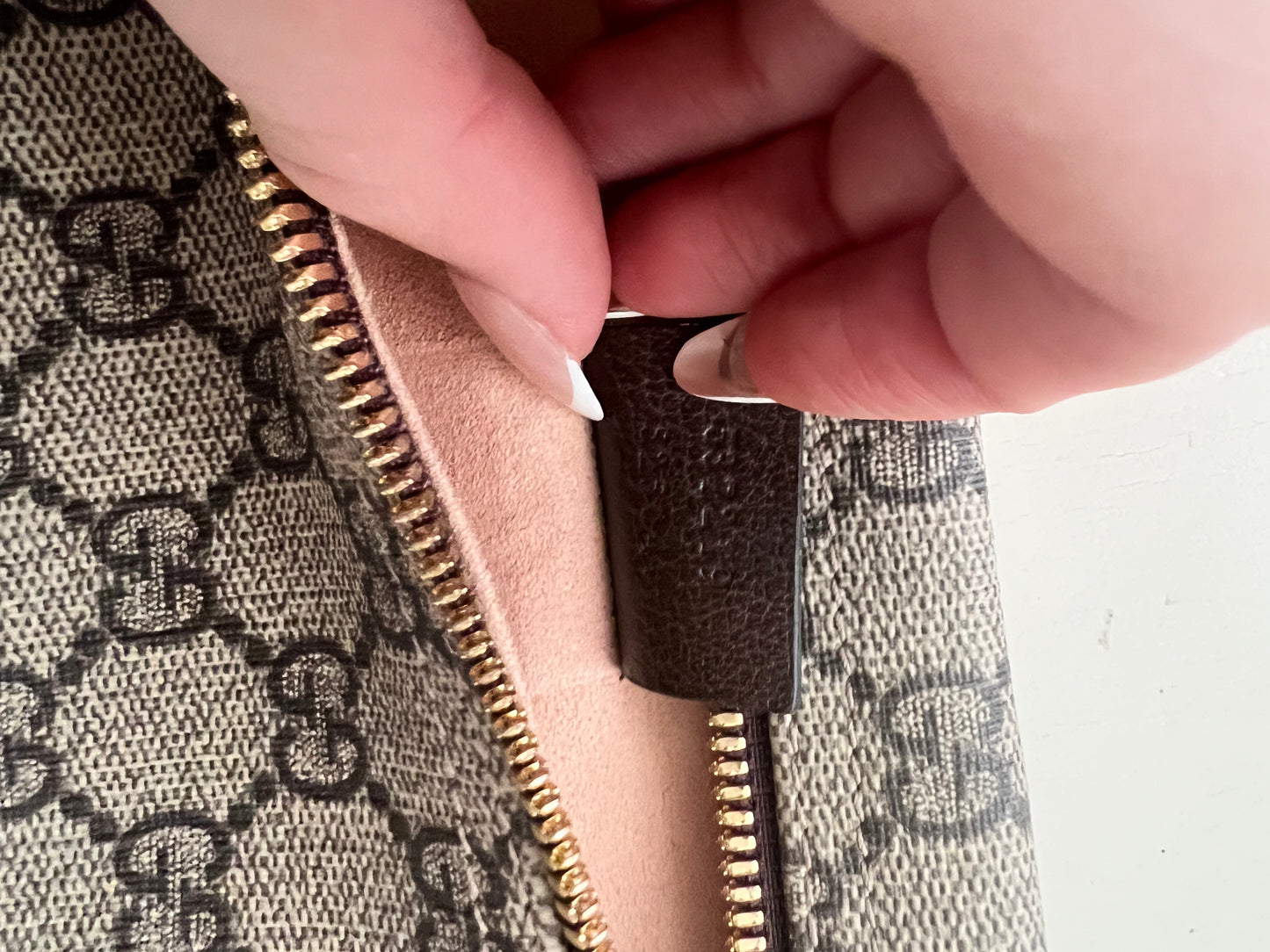 Gucci GG supreme tiger head large tote with pochette