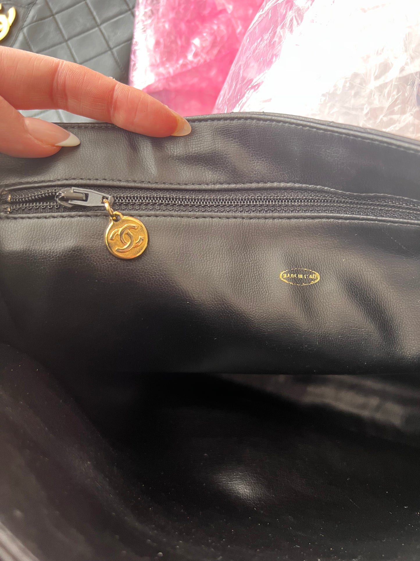 Rare! Vintage Chanel lambskin rounded flap crossbody shoulder bag