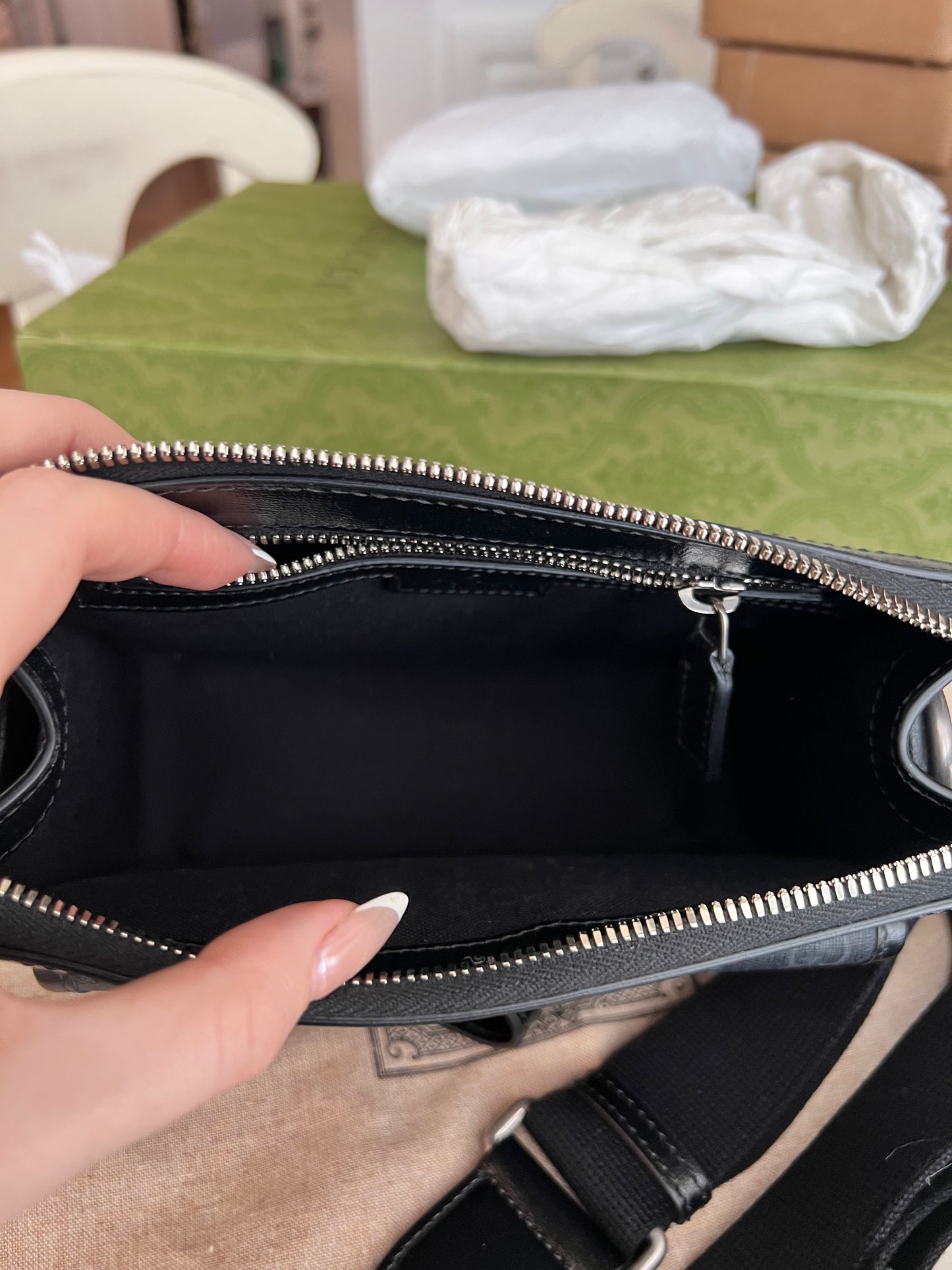 RARE! Gucci GG supreme black small messenger crossbody / wristlet bag