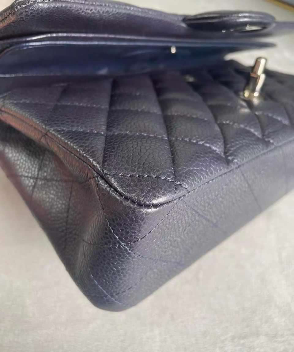 Chanel medium classic flap navy caviar SHW