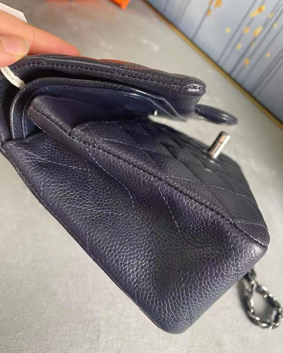 Chanel medium classic flap navy caviar SHW
