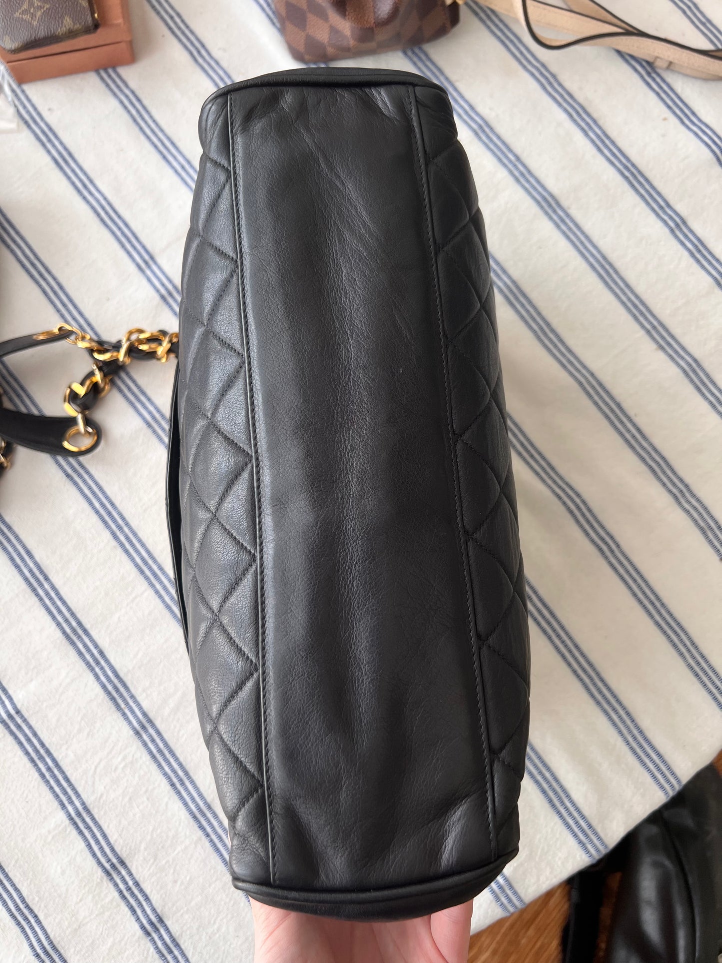 Rare! Vintage Chanel lambskin rounded flap crossbody shoulder bag