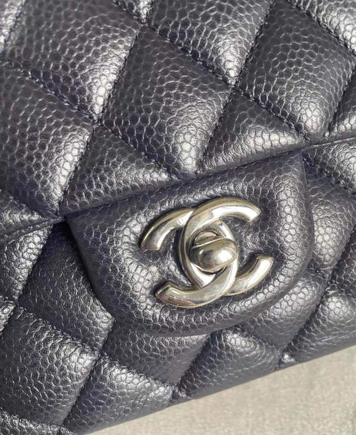 Chanel medium classic flap navy caviar SHW