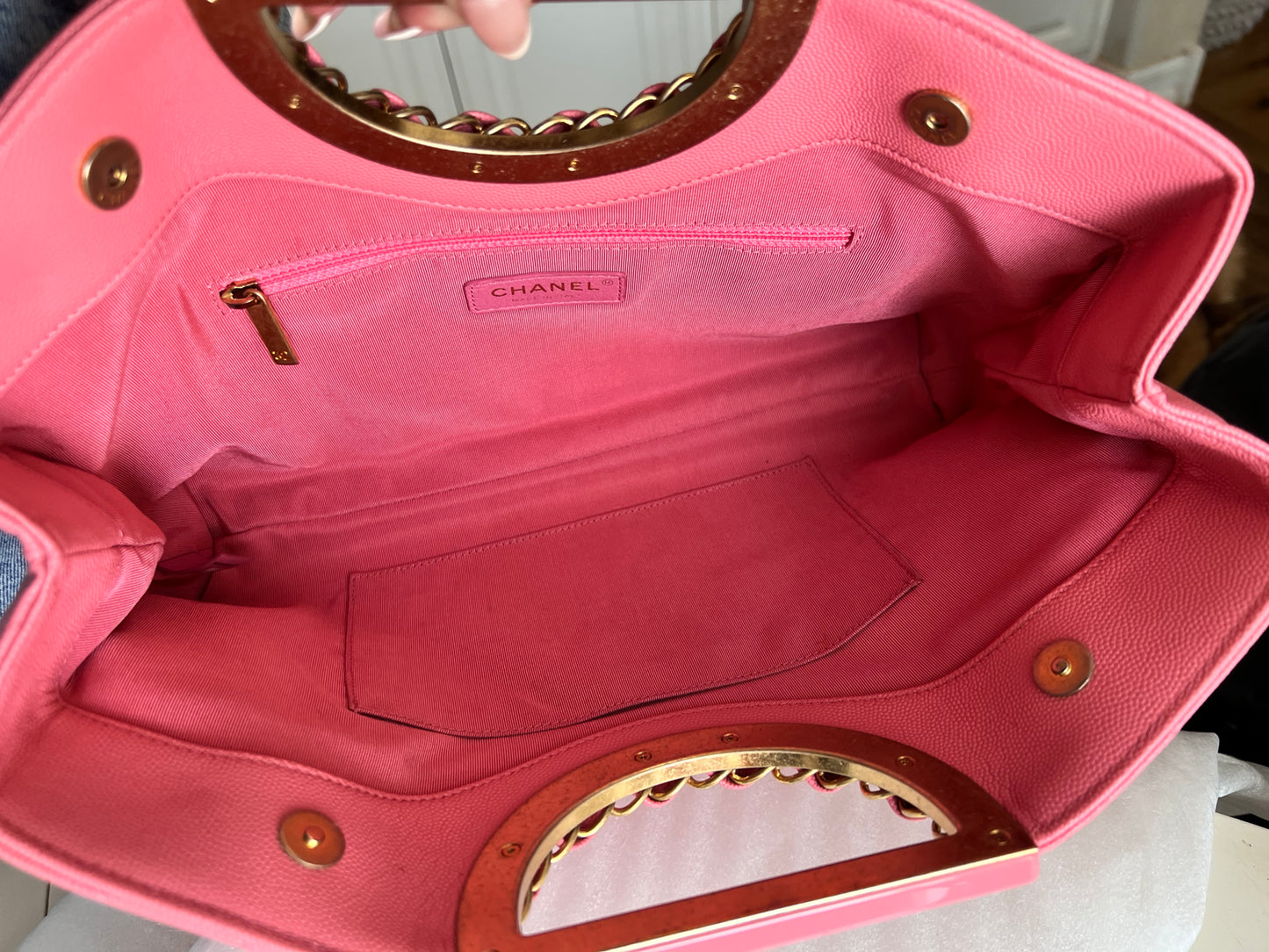 Rare! Chanel pink caviar large quilt cutout chain handle clutch