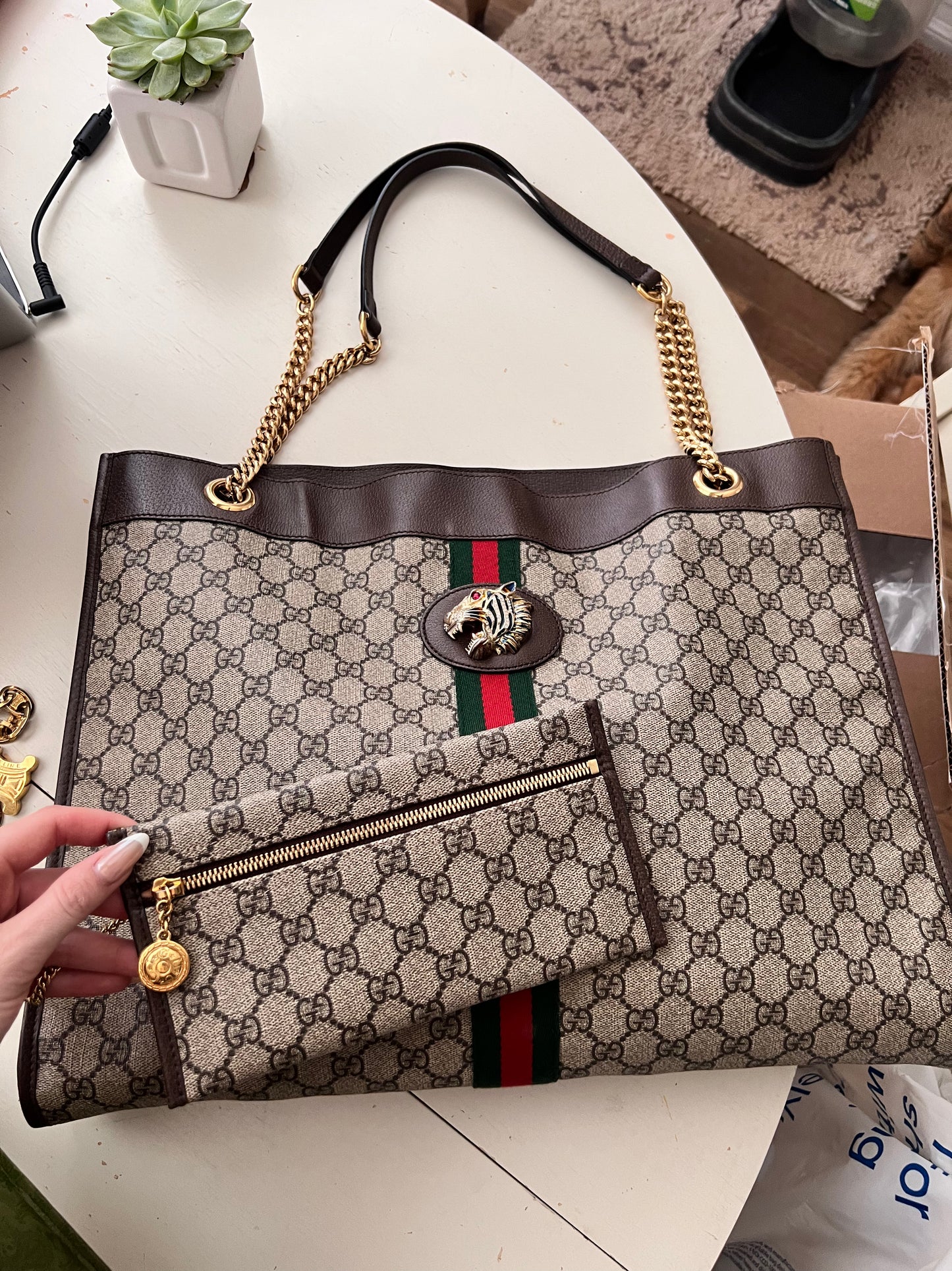 Gucci GG supreme tiger head large tote with pochette