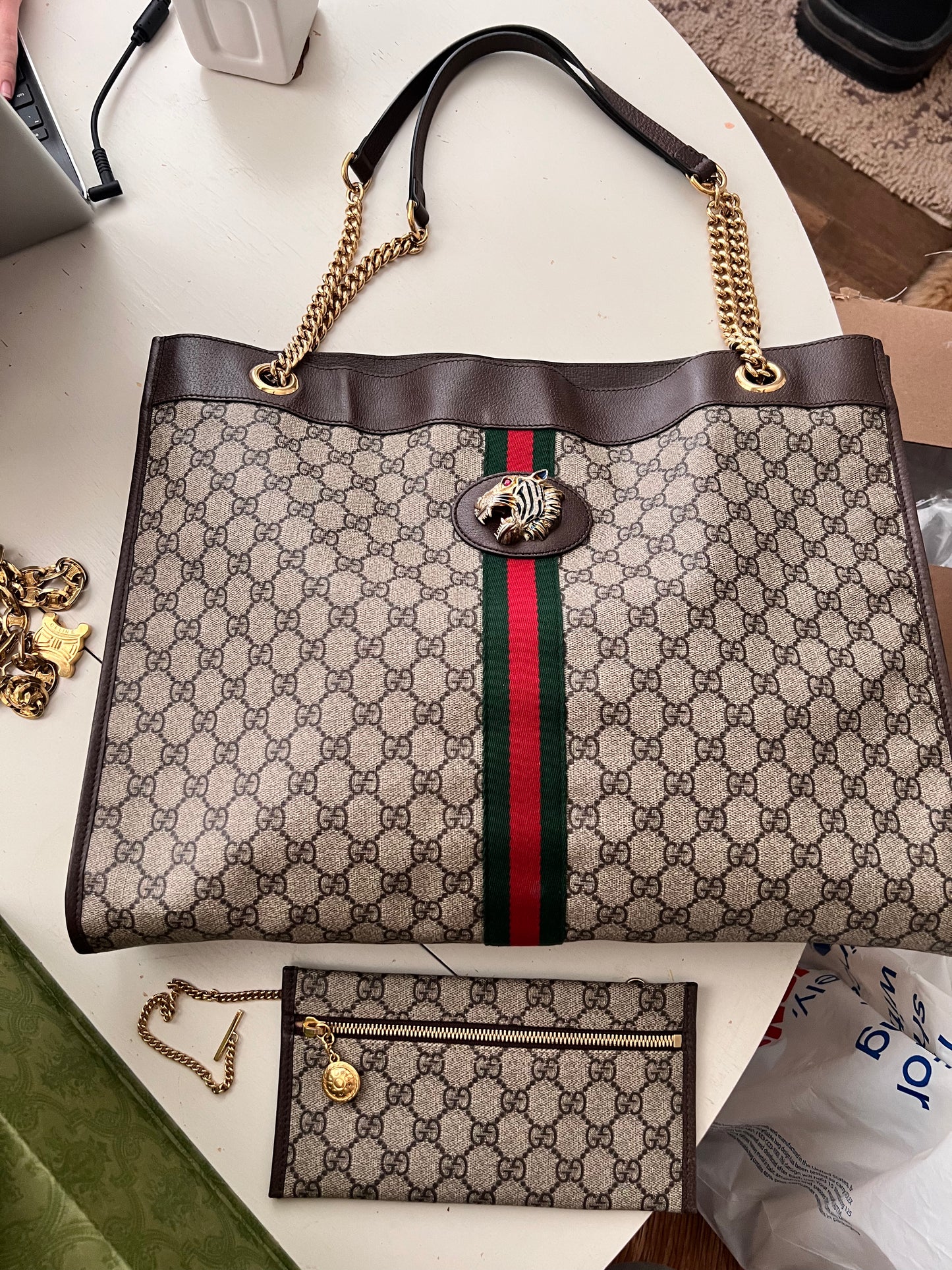 Gucci GG supreme tiger head large tote with pochette