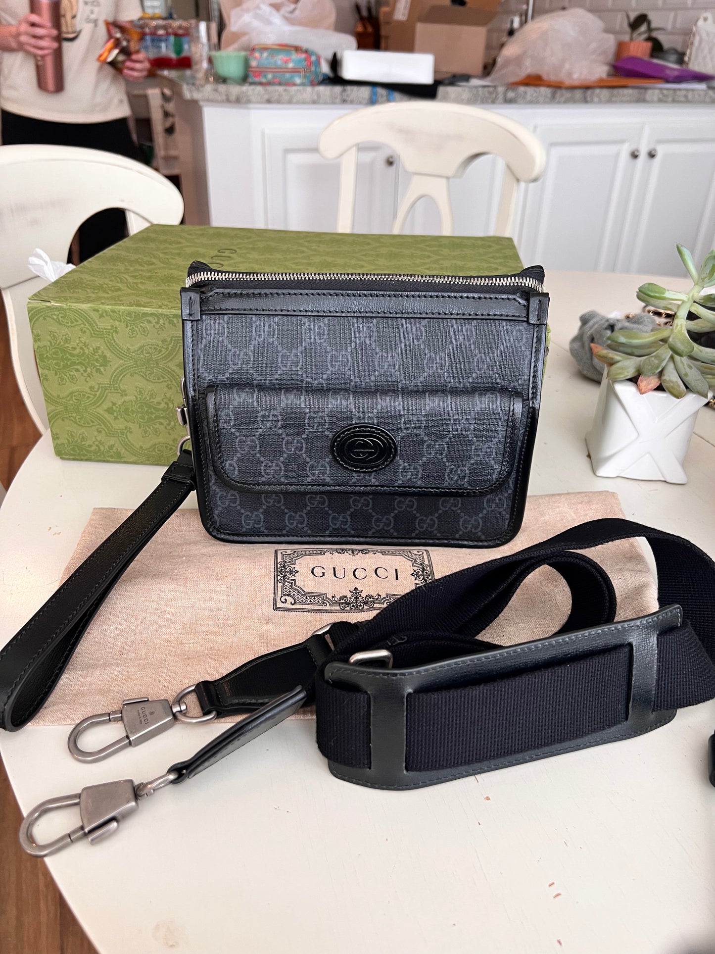 RARE! Gucci GG supreme black small messenger crossbody / wristlet bag